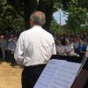 Jubileumsutställningen 2018: Göran Jackson presenterar vid brassbandets spelning 2018-07-22.